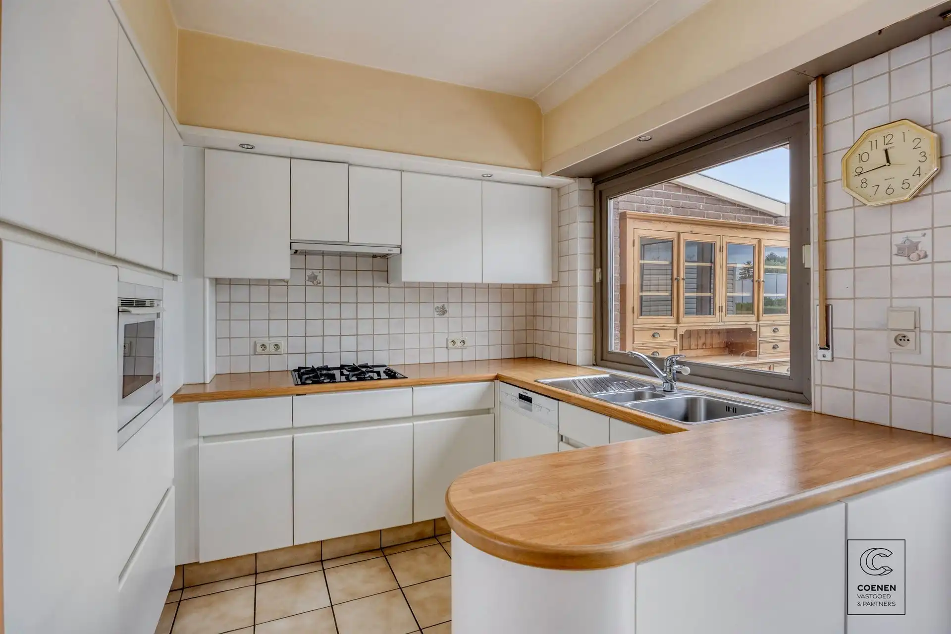 HOB bel-étage van 193m² met drie slpk's en ruime tuin! foto 11