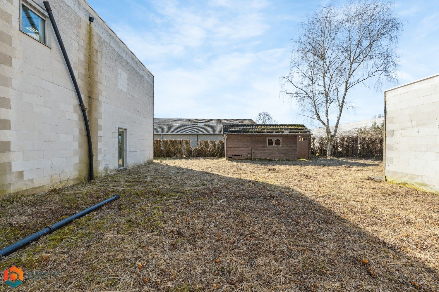Veelzijdig kantoorgebouw met ruime parking op 2433 m² foto 21