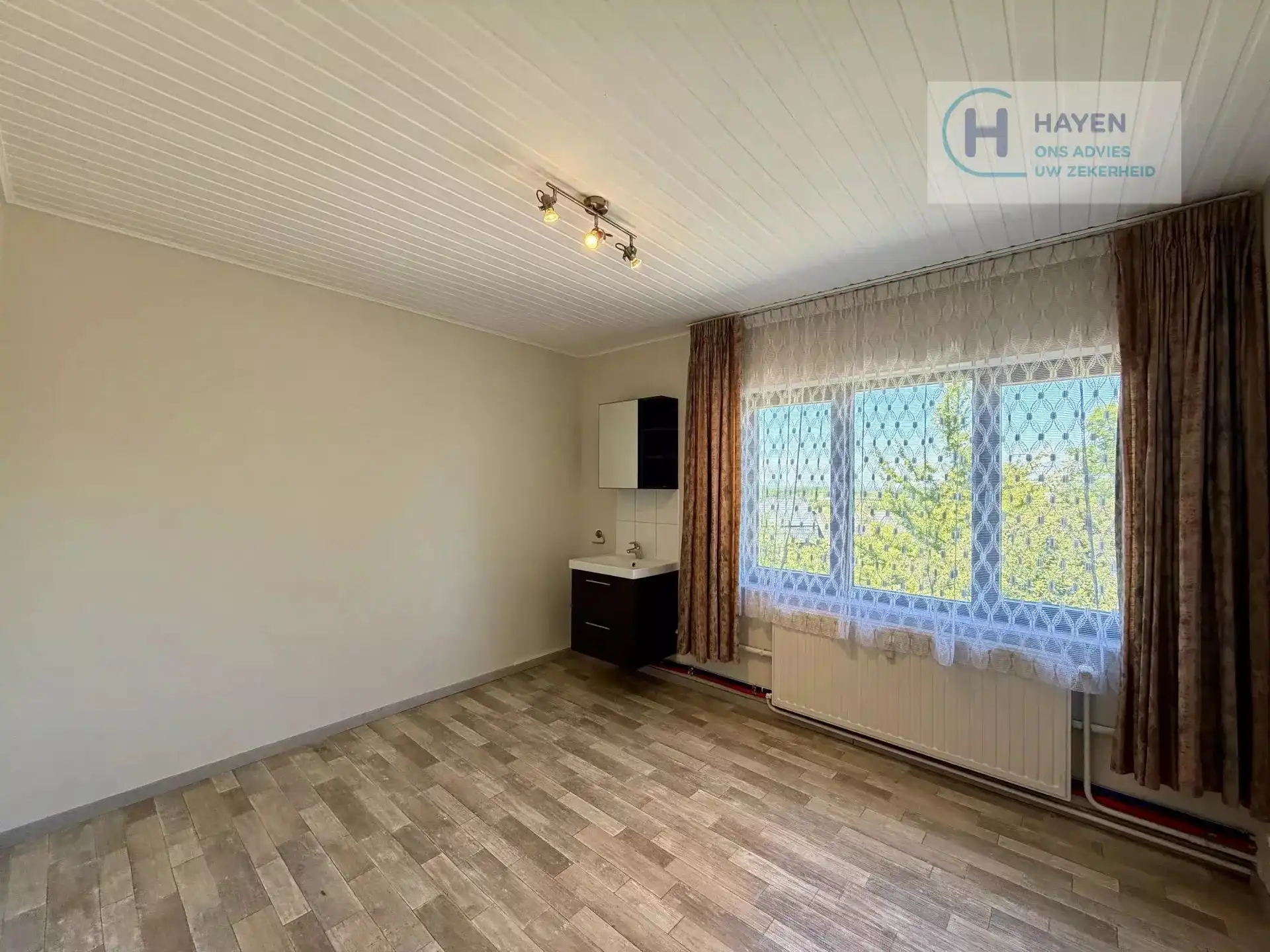 Ruim appartement met 3 slaapkamers te huur in Borgloon (2e verdieping) foto 13