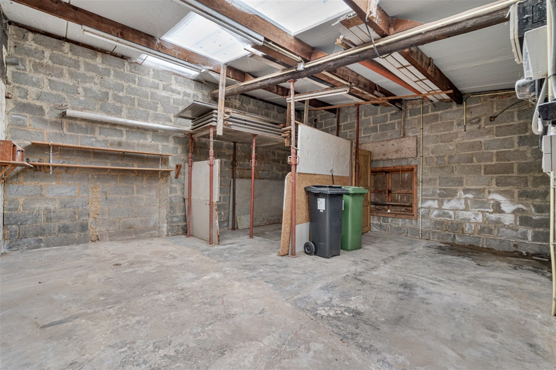 Goed onderhouden gezinswoning met 4 mogelijke slaapkamers op een perceel van 921m² foto 19