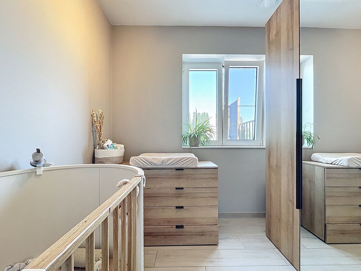 Penthouse te koop in Lint.  Modern wonen met een vleugje rust in de Zuidrand van Antwerpen! foto 12