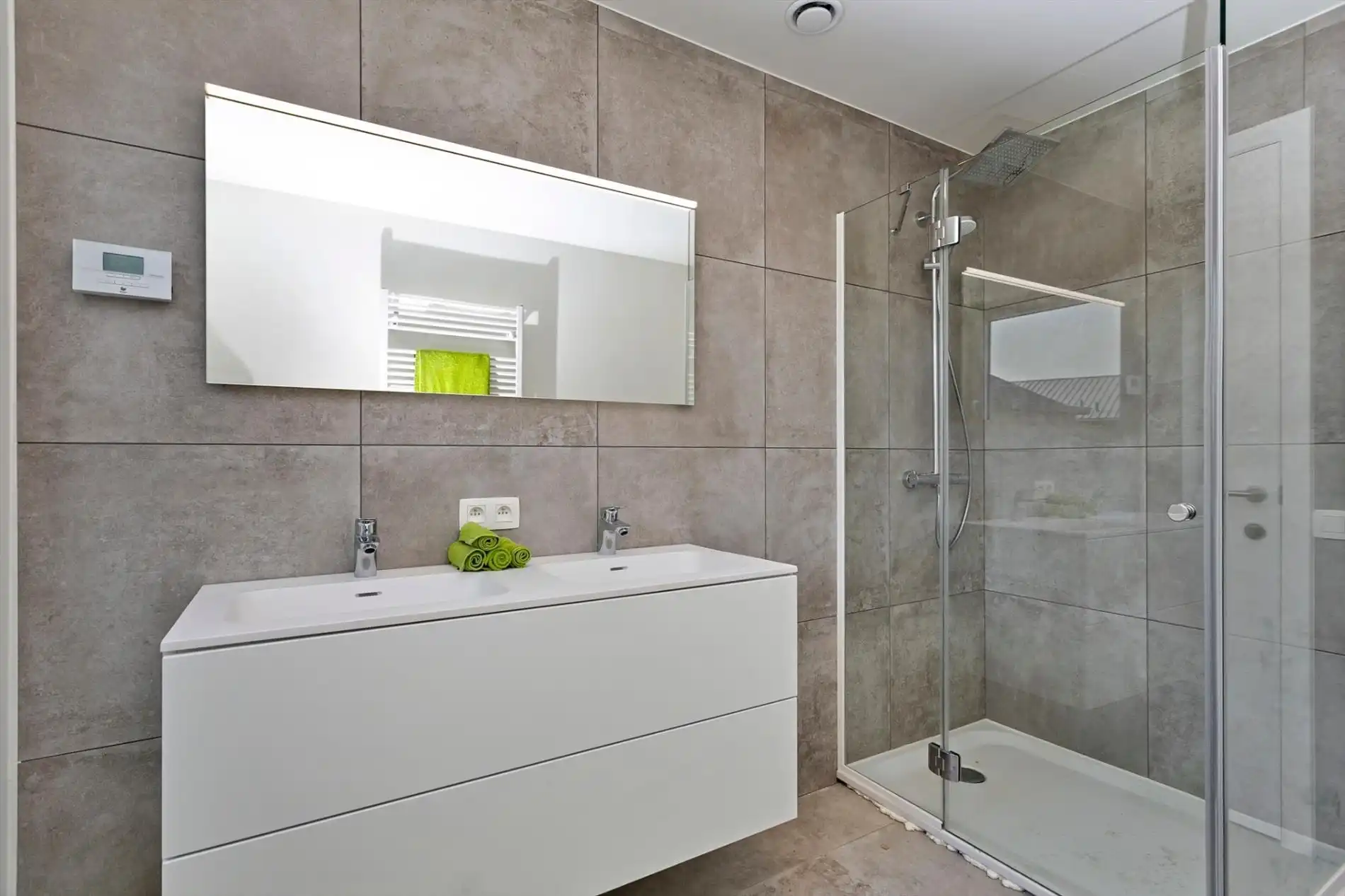 Nieuwbouwwoning met 4 slaapkamers en 2 badkamers! foto 10