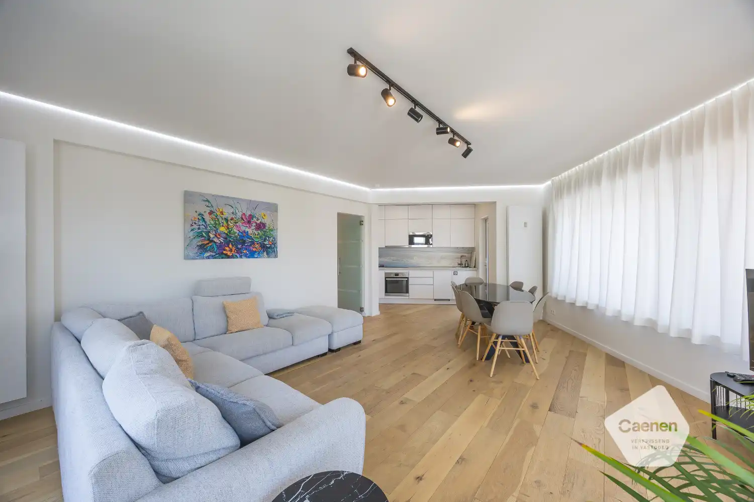 Gerenoveerd drie slaapkamer appartement op centrale ligging foto 3