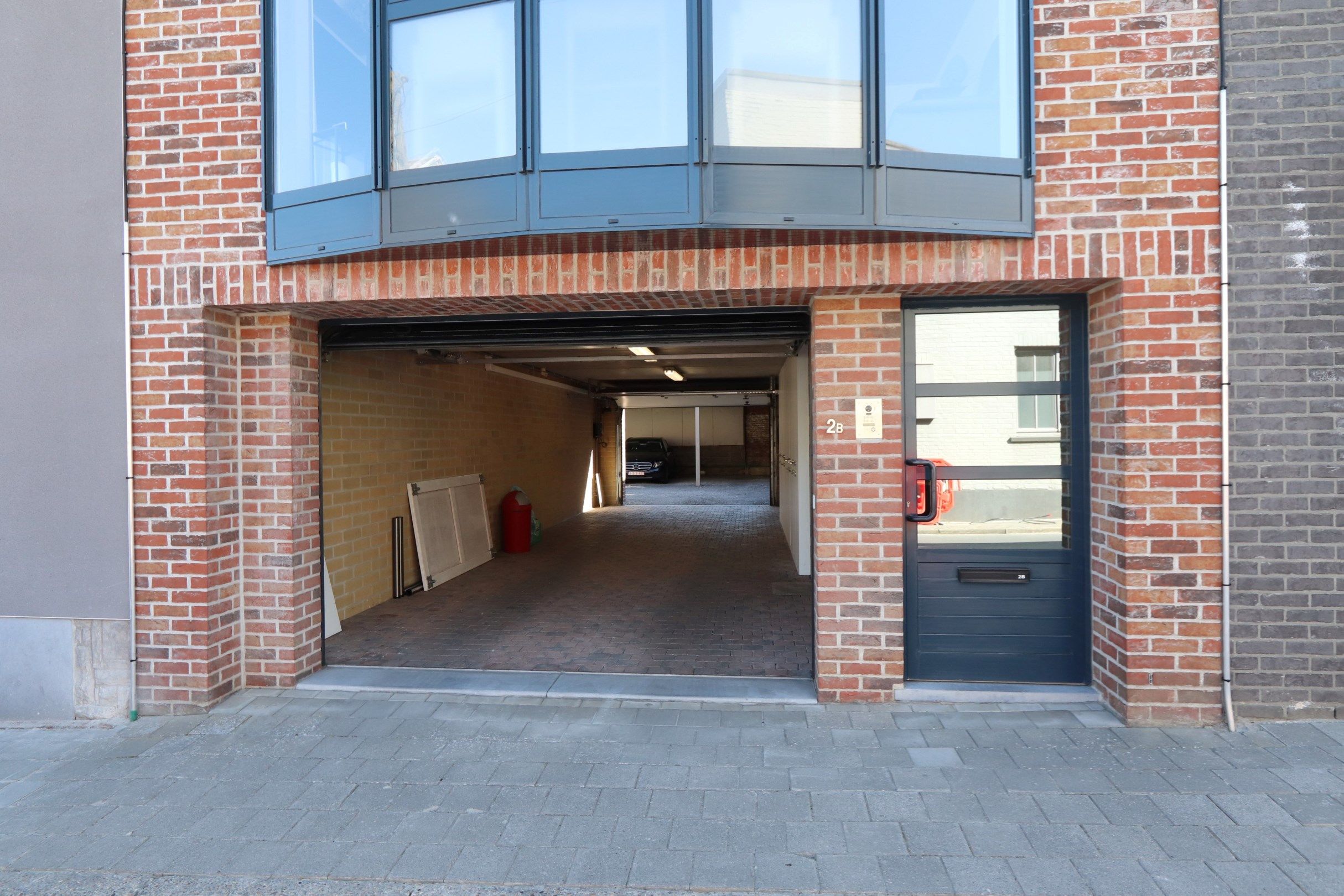 OVERDEKTE AFGESLOTEN PARKEERPLAATS (27M²) foto 3