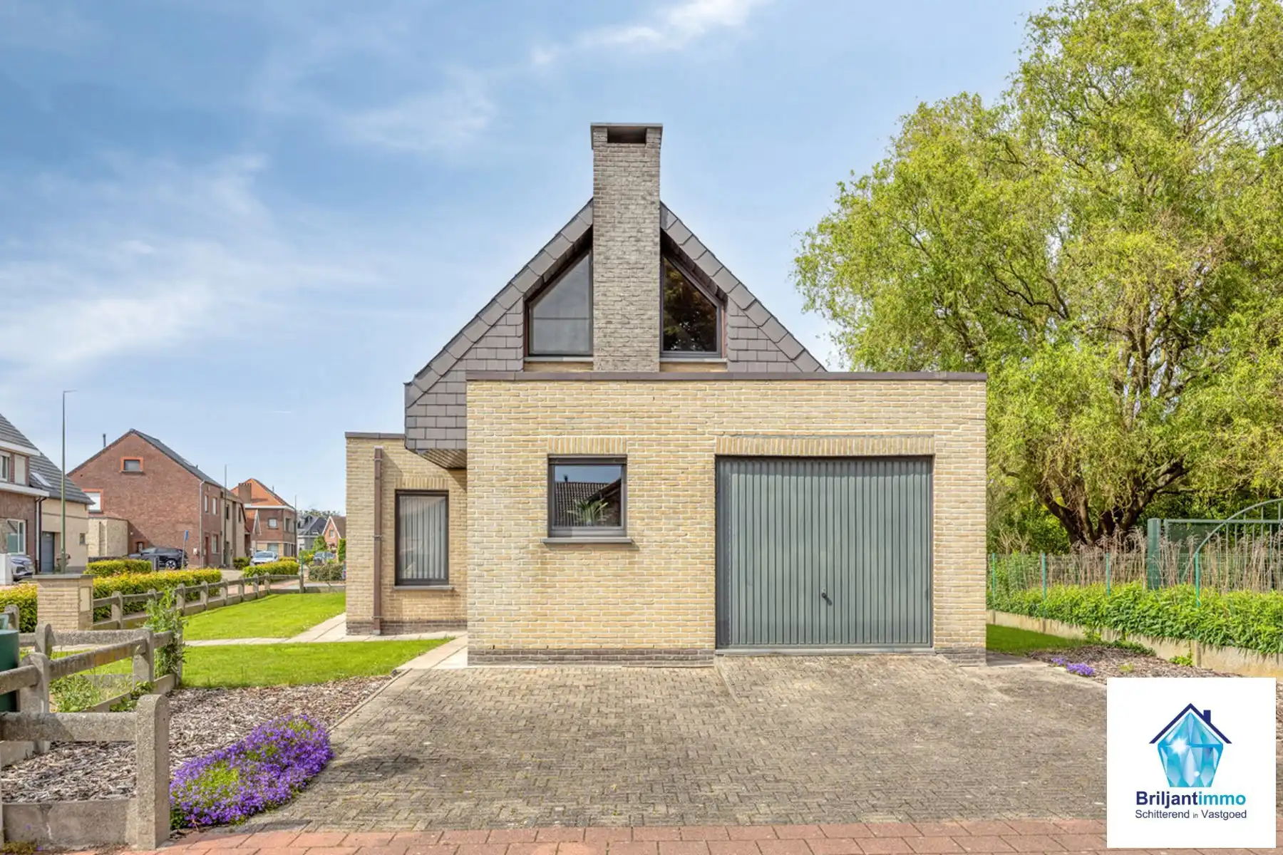 Gelijkvloers wonen met 3 slp, inpandige garage & toffe tuin foto 2