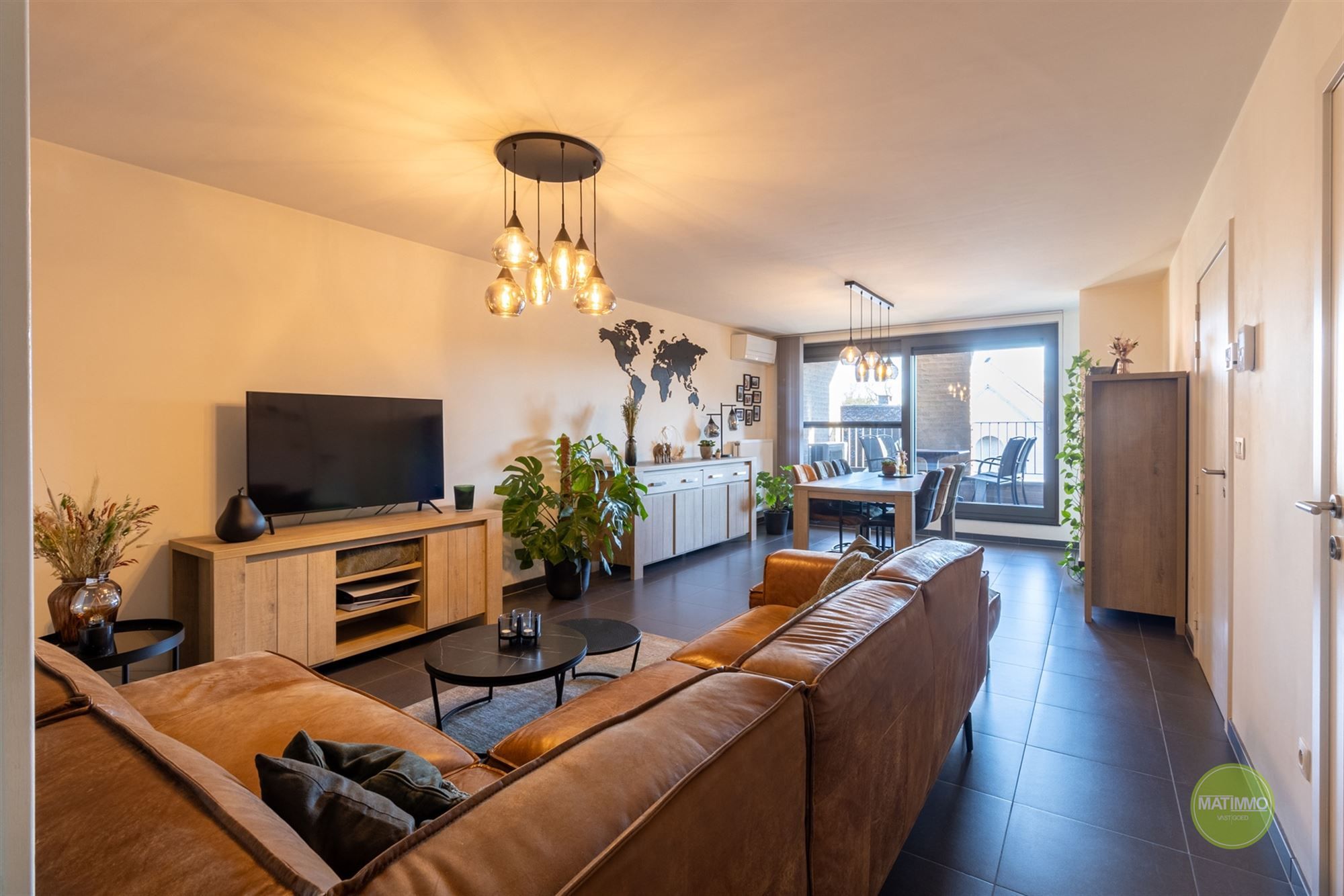Instapklaar appartement met terras in Geel foto 4