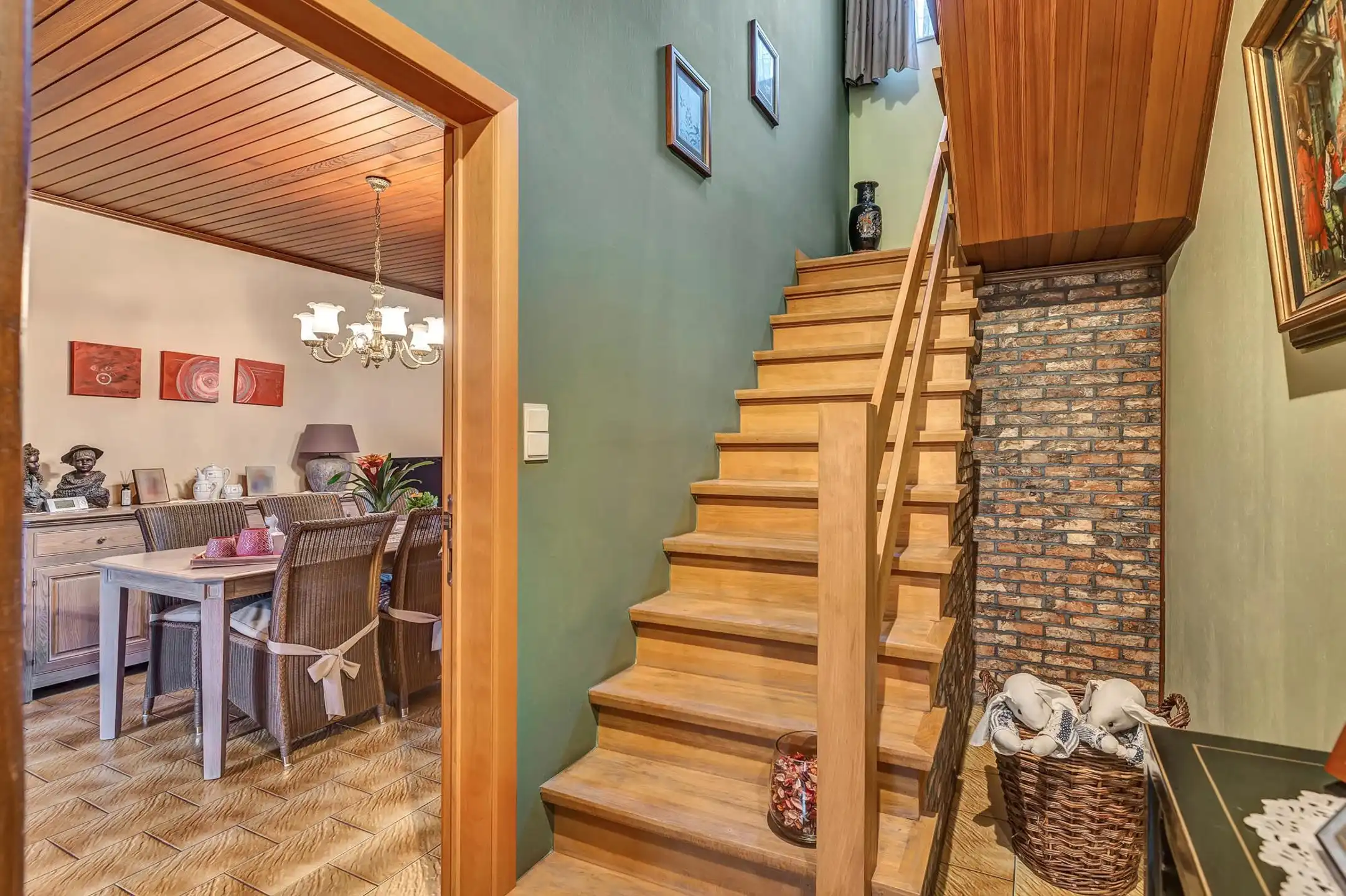 Ruime, solide woning op strategische ligging foto 9