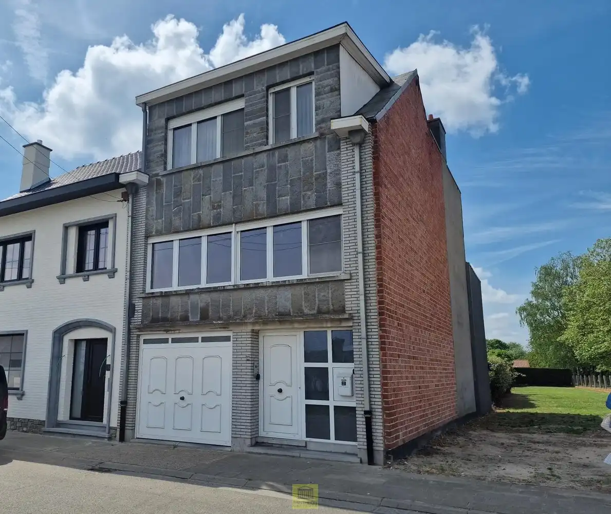 Hoofdfoto van de publicatie: Ruime woning met tuin, garage en tal van mogelijkheden.