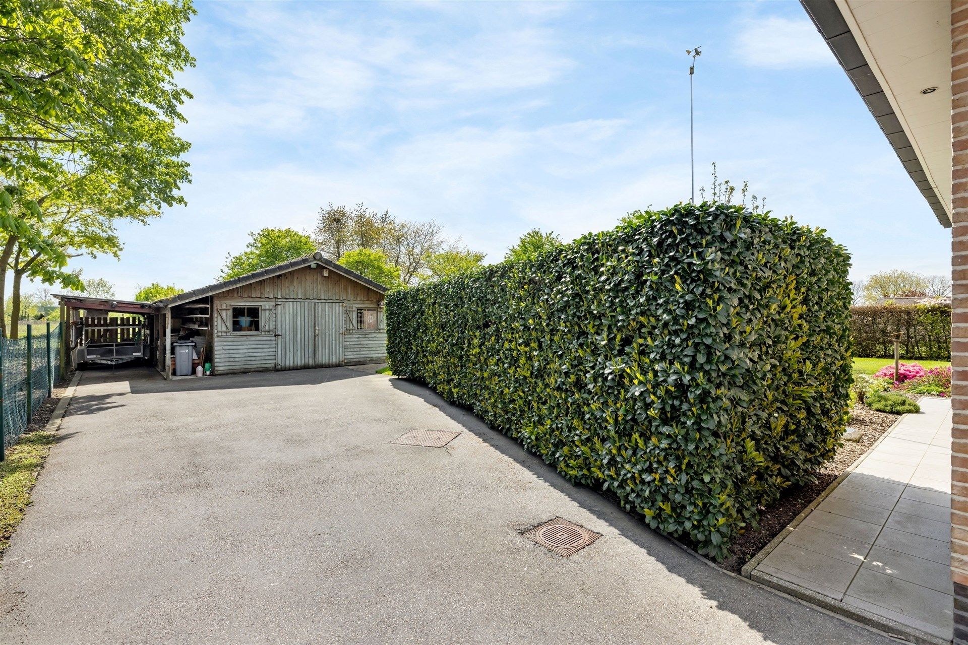 Ruim opgezette gezinswoning met een mooi aangelegde tuin op een residentiële toplocatie (2.375m²) foto 32