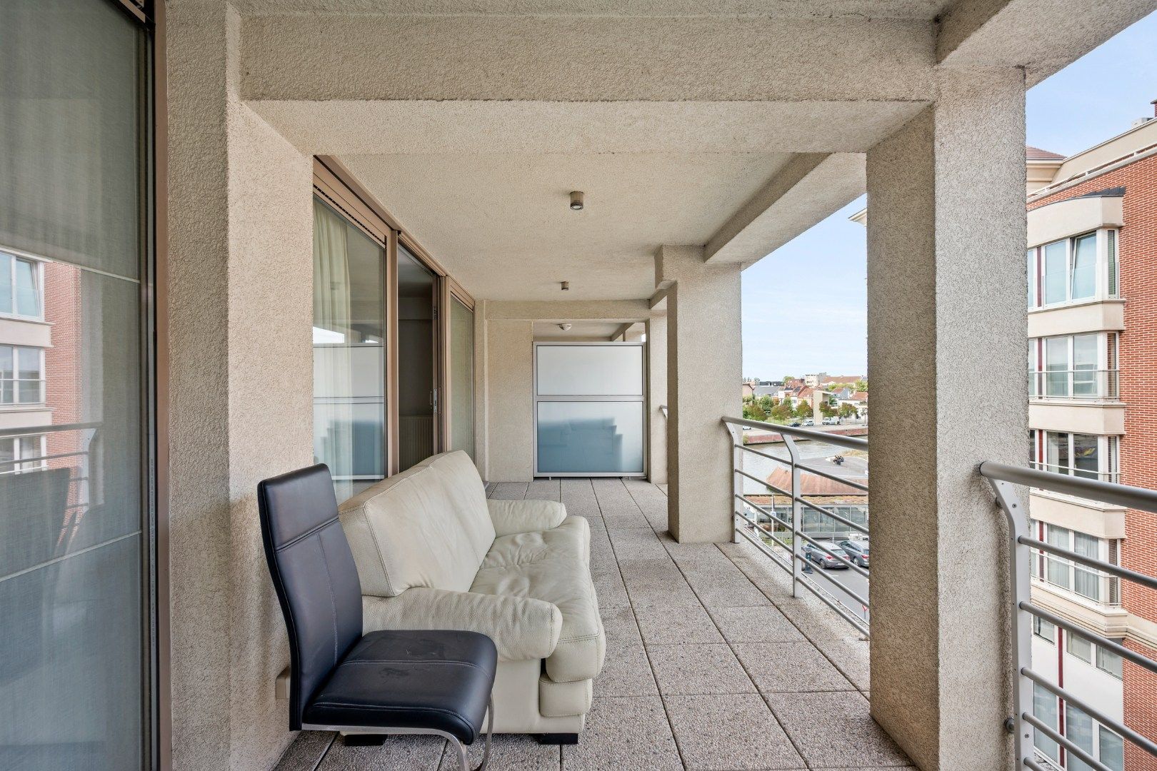 Appartement met groot terras aan de oevers van de Leie in Kortrijk foto 4