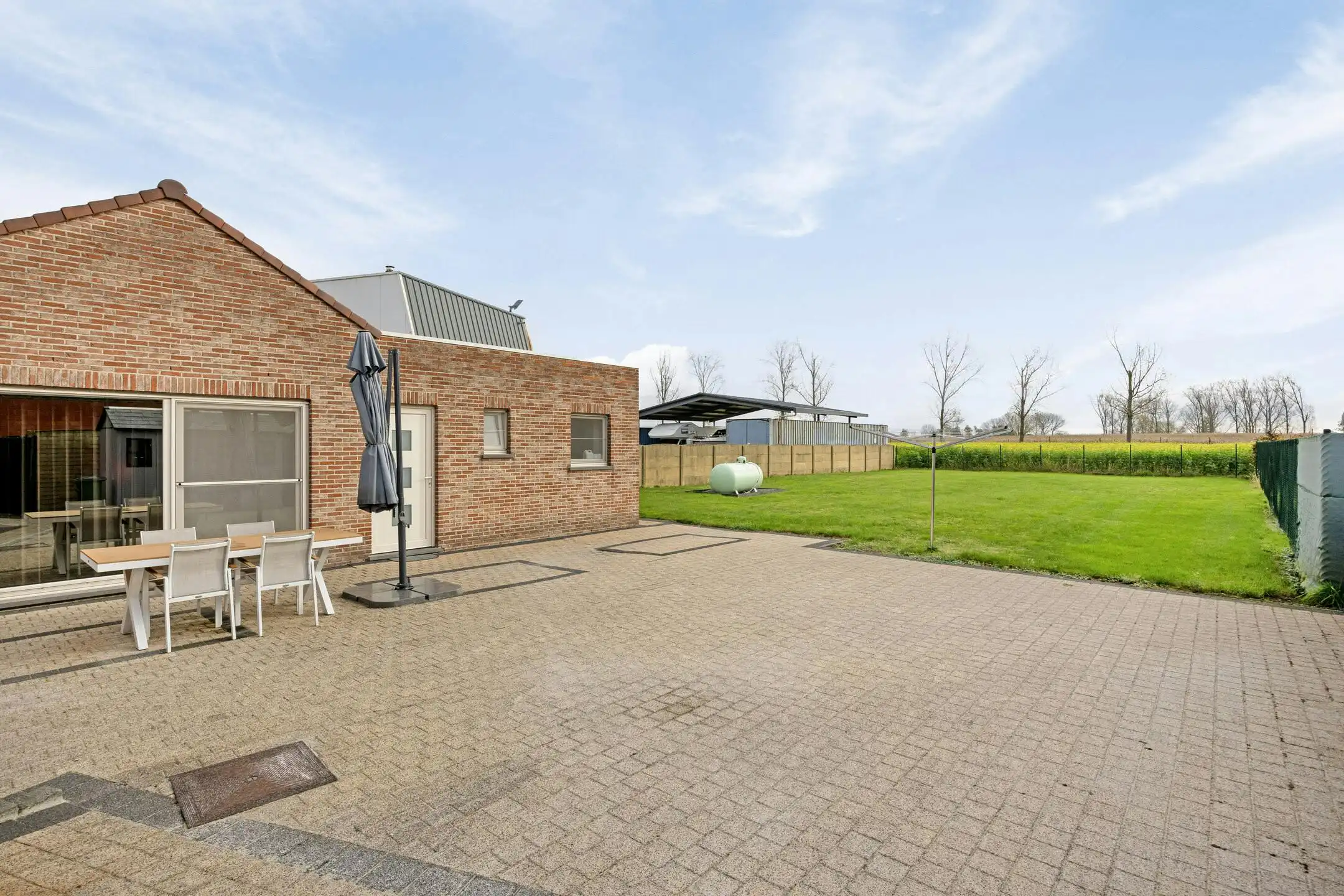 Instapklaar handelshuis op toplocatie in Dilsen te koop foto 17