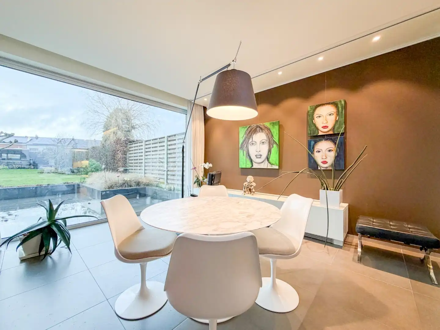 Prachtige gezinswoning met mooie tuin en bijgebouw, instapklaar afgewerkt, Torhout. foto 3