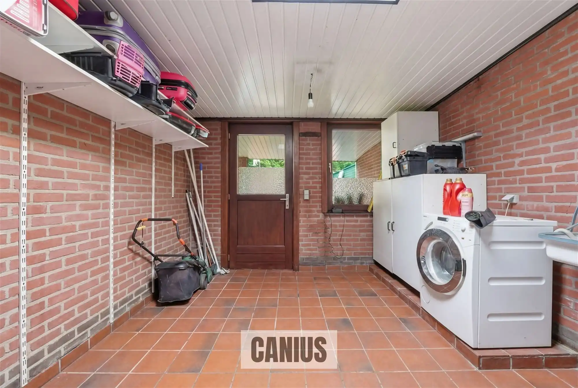 HALFOPEN GELIJKVLOERSE WONING MET DRIE SLAAPKAMERS foto 5