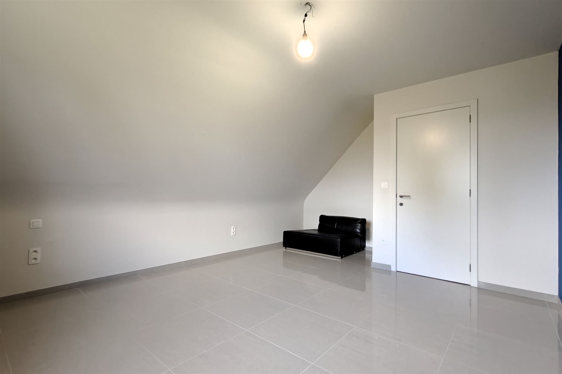 Ruime duplex (197m²) in een residentiële woonwijk te Munsterbilzen foto 14