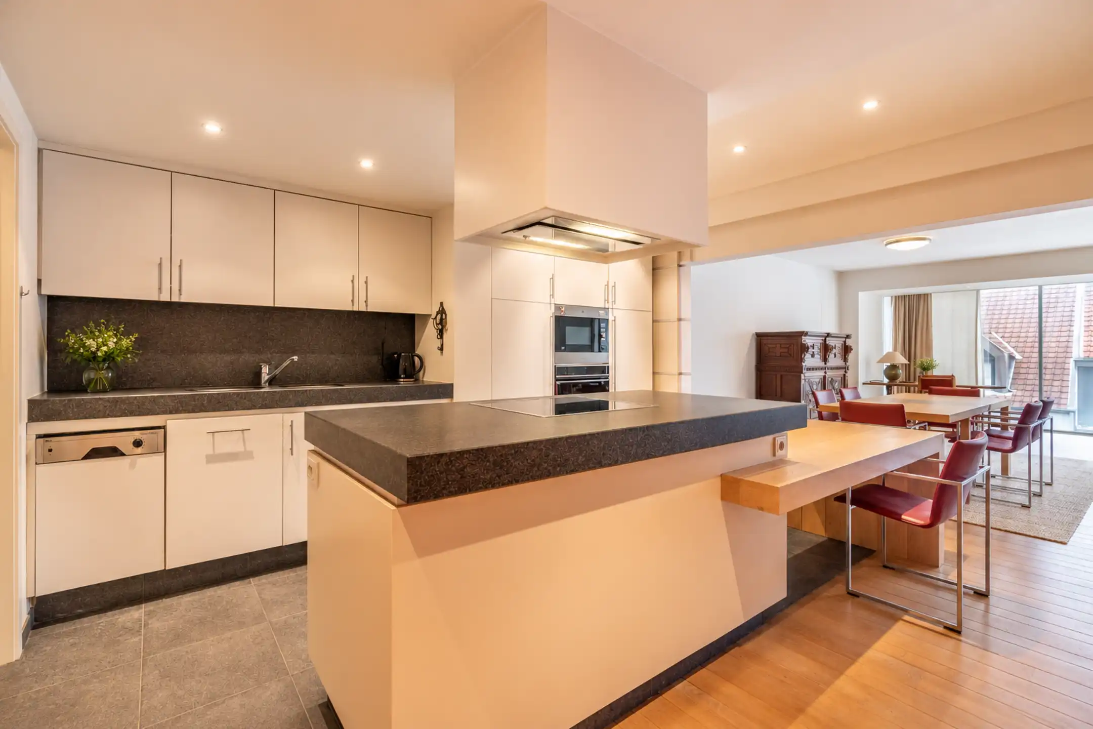 Instapklaar appartement van ca. 144 m² met garage foto 7