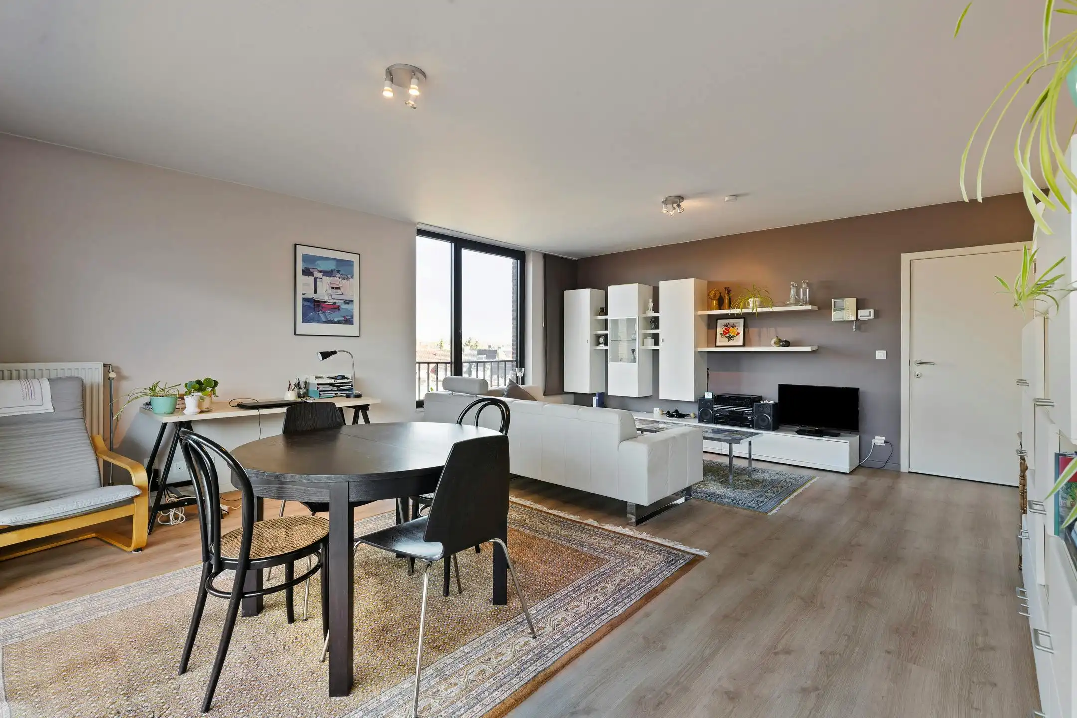 Lichtrijk appartement met terras nabij Damse Vaart te Brugge foto 5