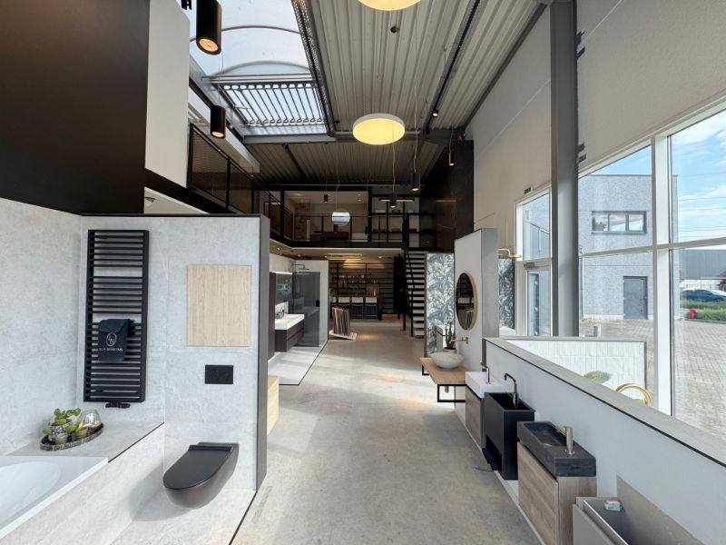 Showroom met kantoor en opslag te koop foto 4