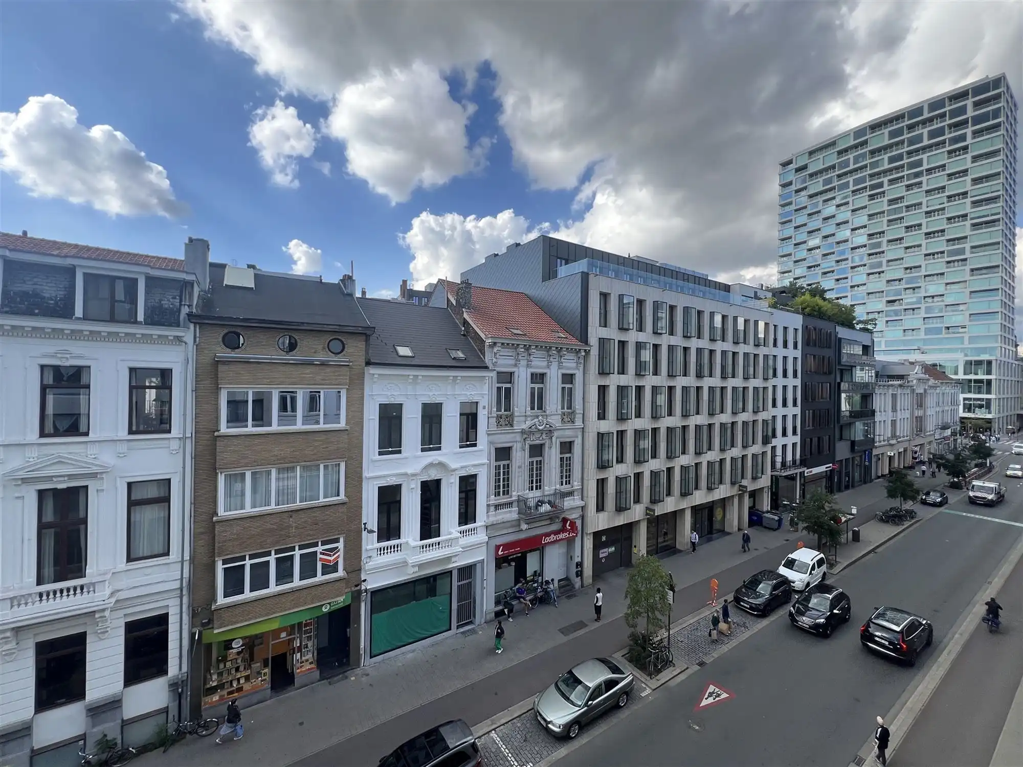 Lichtrijk 2-slaapkamerappartement op toplocatie nabij Centraal Station foto 13