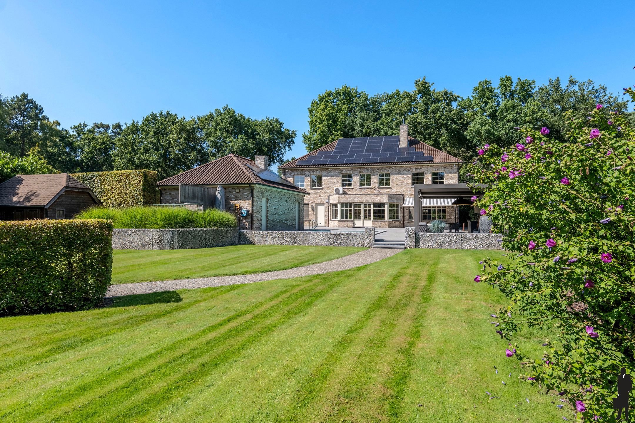 Uitzonderlijk gelegen, recente villa op domein van ca. 2ha  foto 6