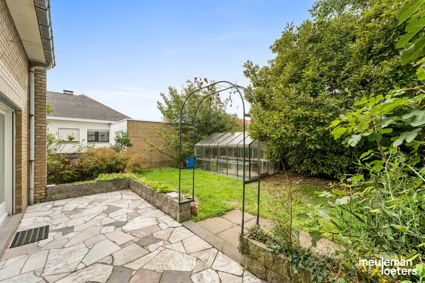 Ruime gezinswoning met tuin en garage in het hart van Lissewege foto 2