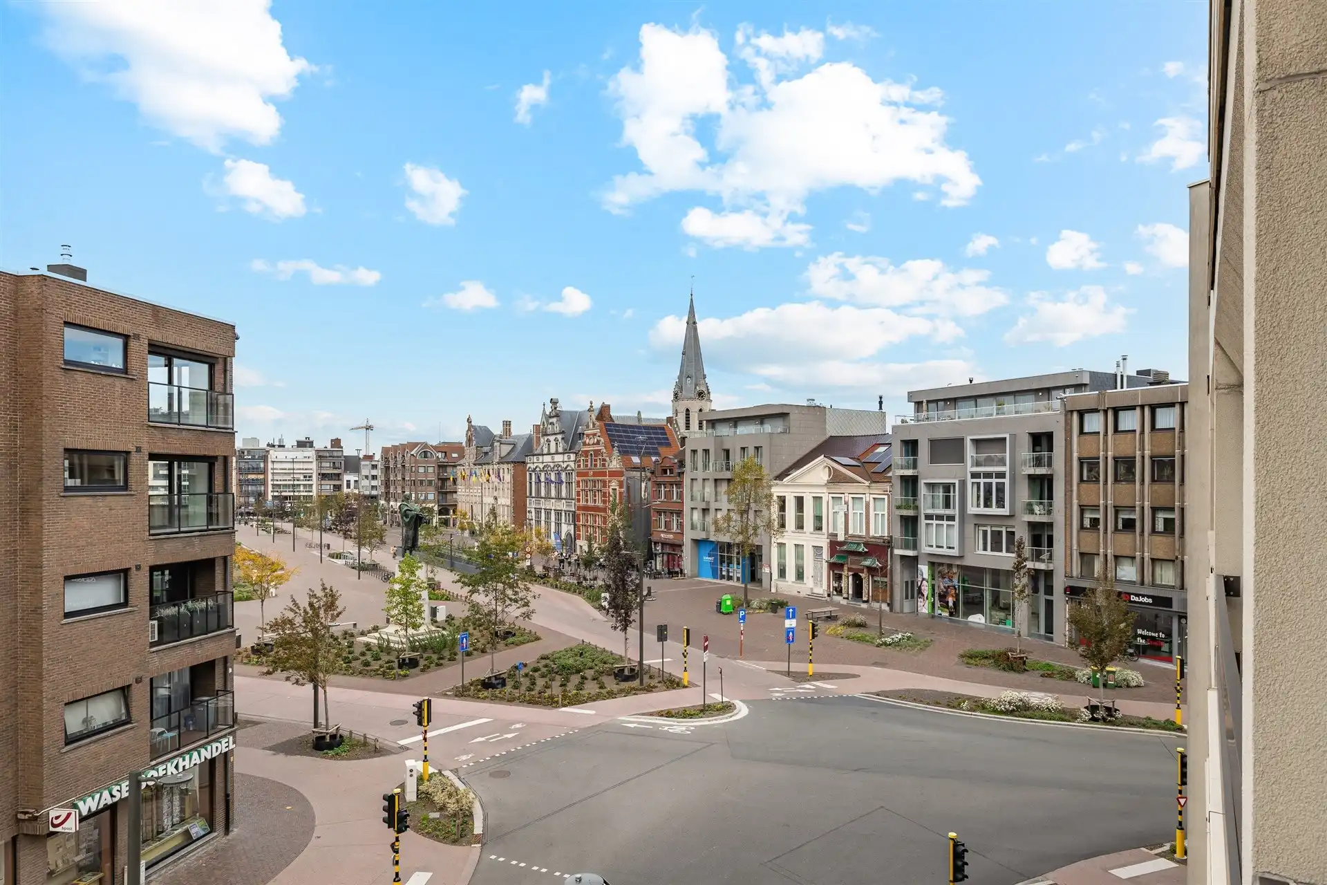 Appartement met 3 slaapkamers en zicht op de grote markt foto {{pictureIndex}}