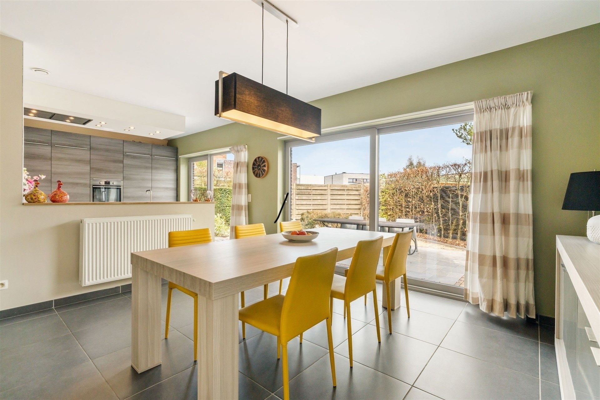 Recente gezinswoning met 3 slaapkamers en inpandige garage (BJ 2014) foto 5