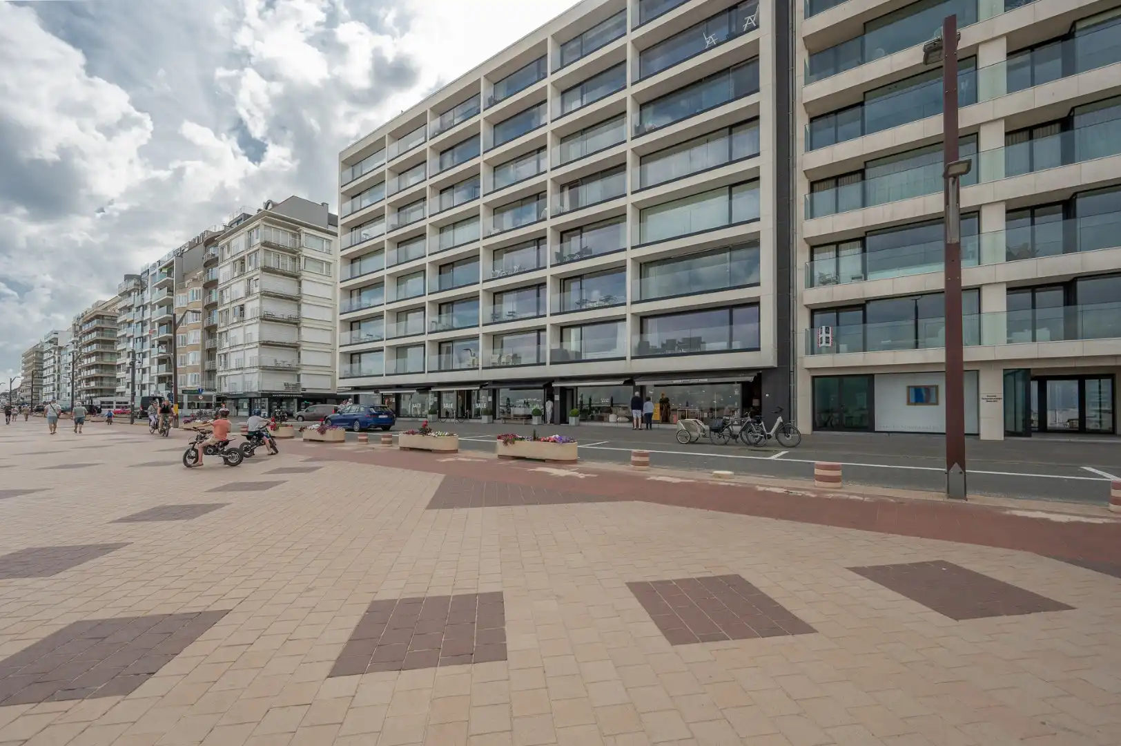 Prachtig Handelspand Gelegen Op De Zeedijk Van Knokke foto 15