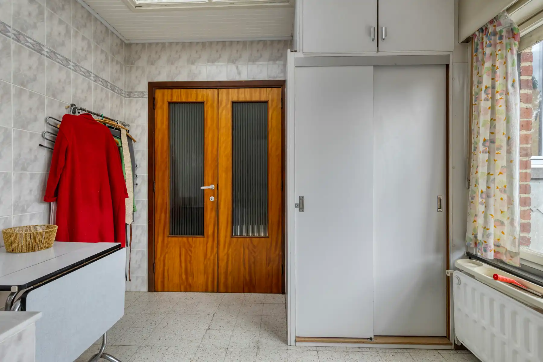 Ruime te renoveren woning met opslagplaats in hartje Gooik foto 16