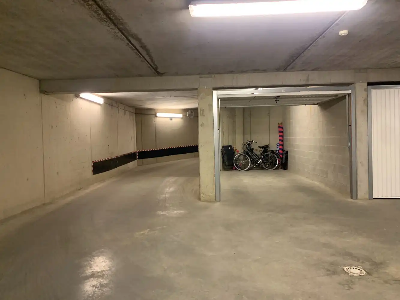 Goed gelegen garagebox in een villaresidentie in Duinbergen foto 4