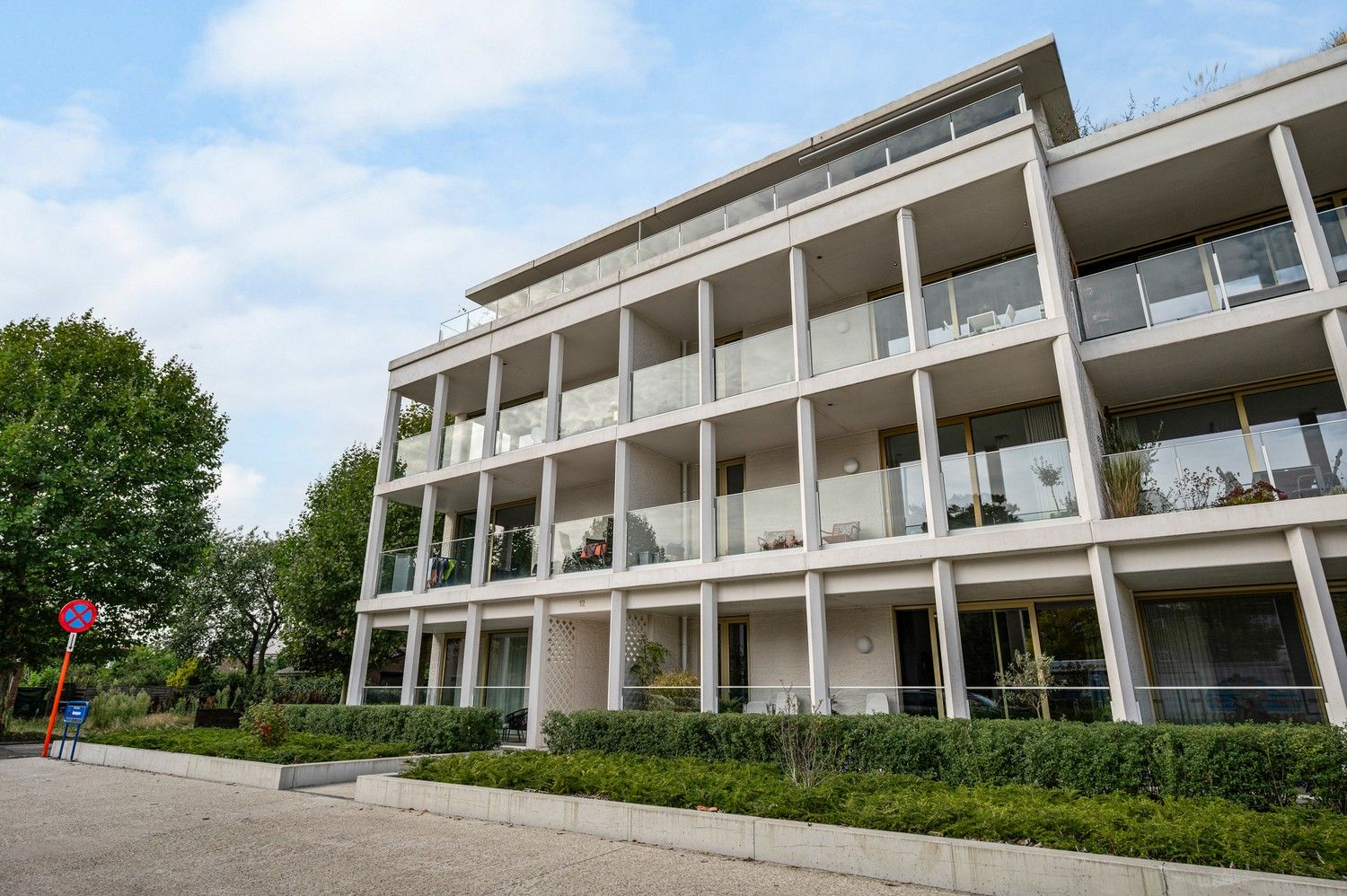Modern 1-slaapkamer BEN appartement met een terras en autostaanplaats te Kapellen! foto 17