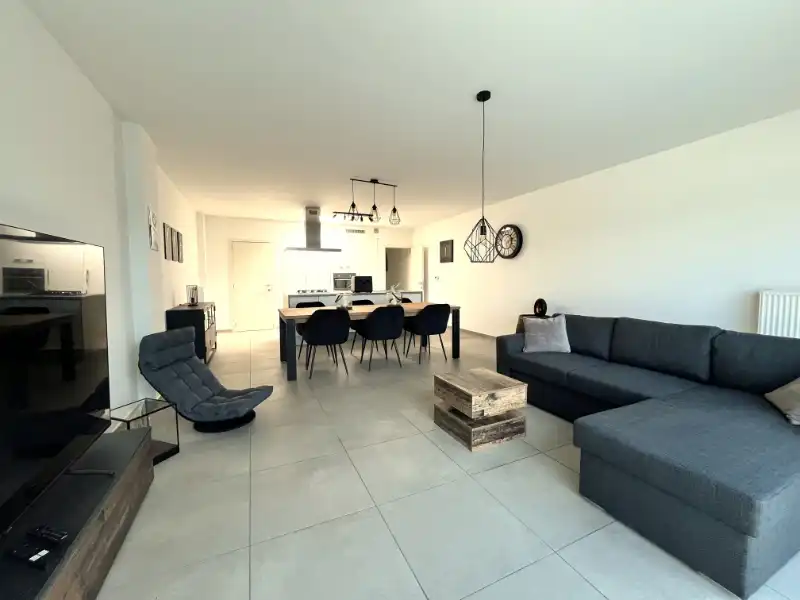 2 slaapkamer app met ruim terras en carport foto 7