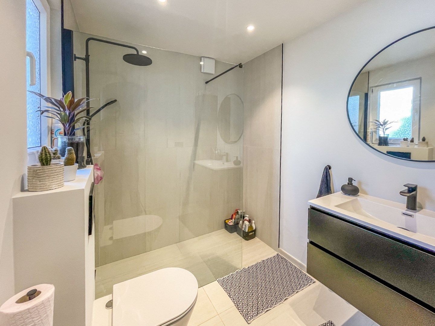 GERENOVEERDE WONING MET 4 SLAAPKAMERS ! foto 9