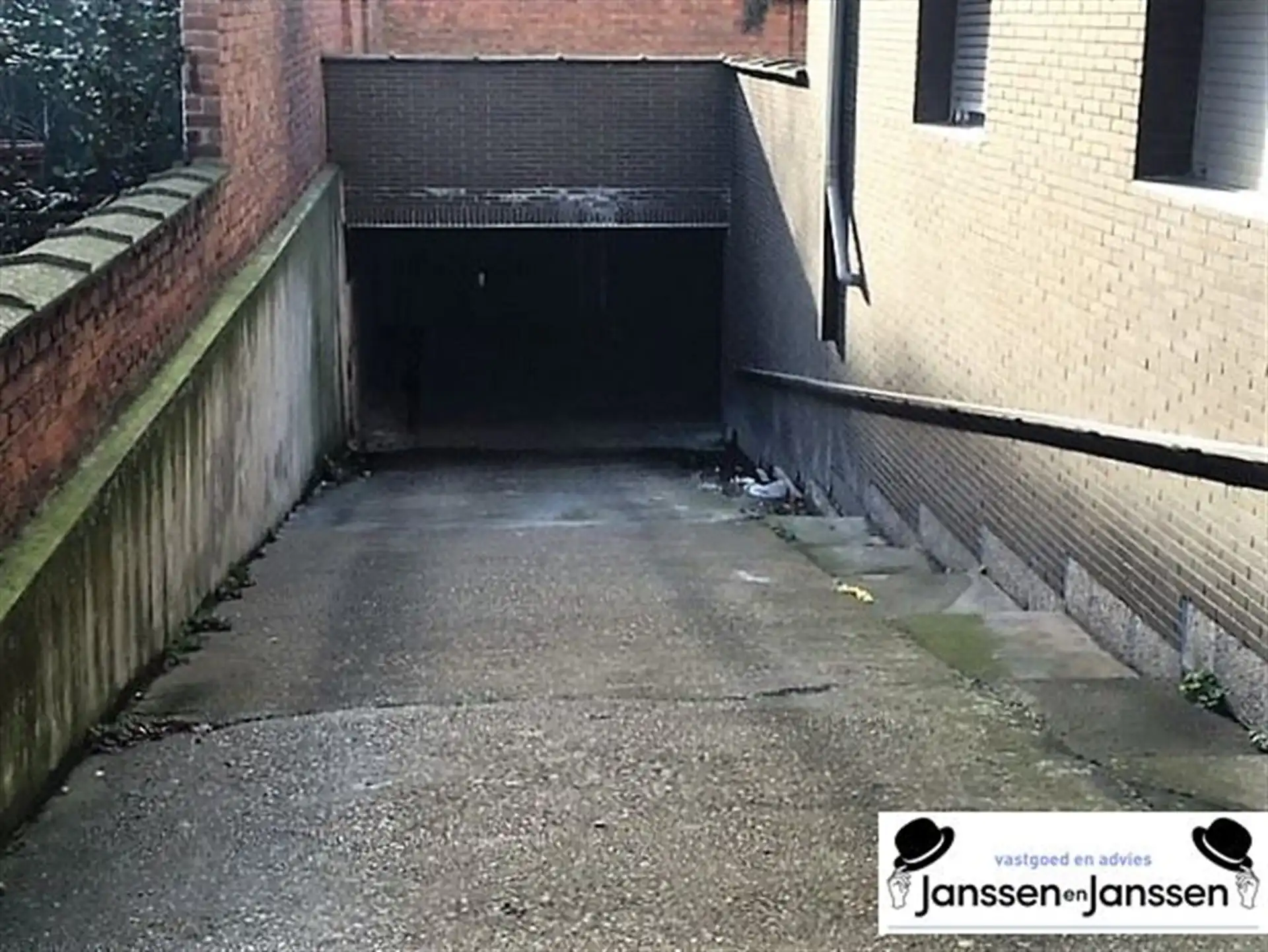 Gesloten garagebox nabij centrum Deurne foto 3