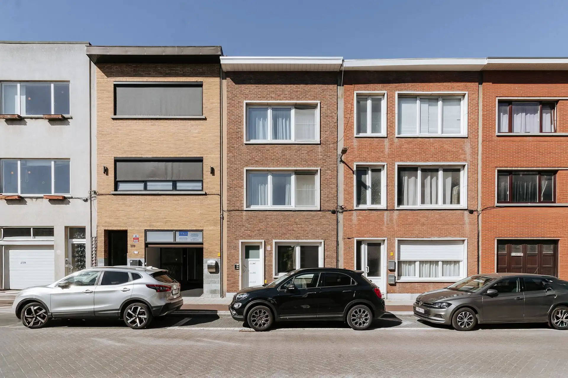 Gelijkvloers appartement met terras en kelderberging foto {{pictureIndex}}