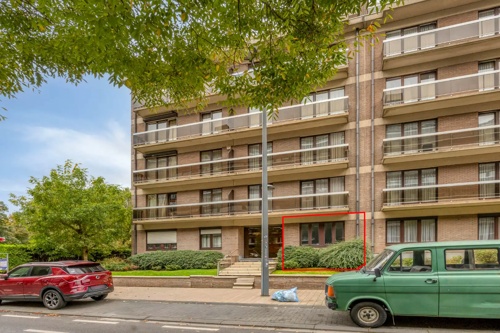 Gelijkvloers appartement verder af te werken naar eigen smaak foto {{pictureIndex}}
