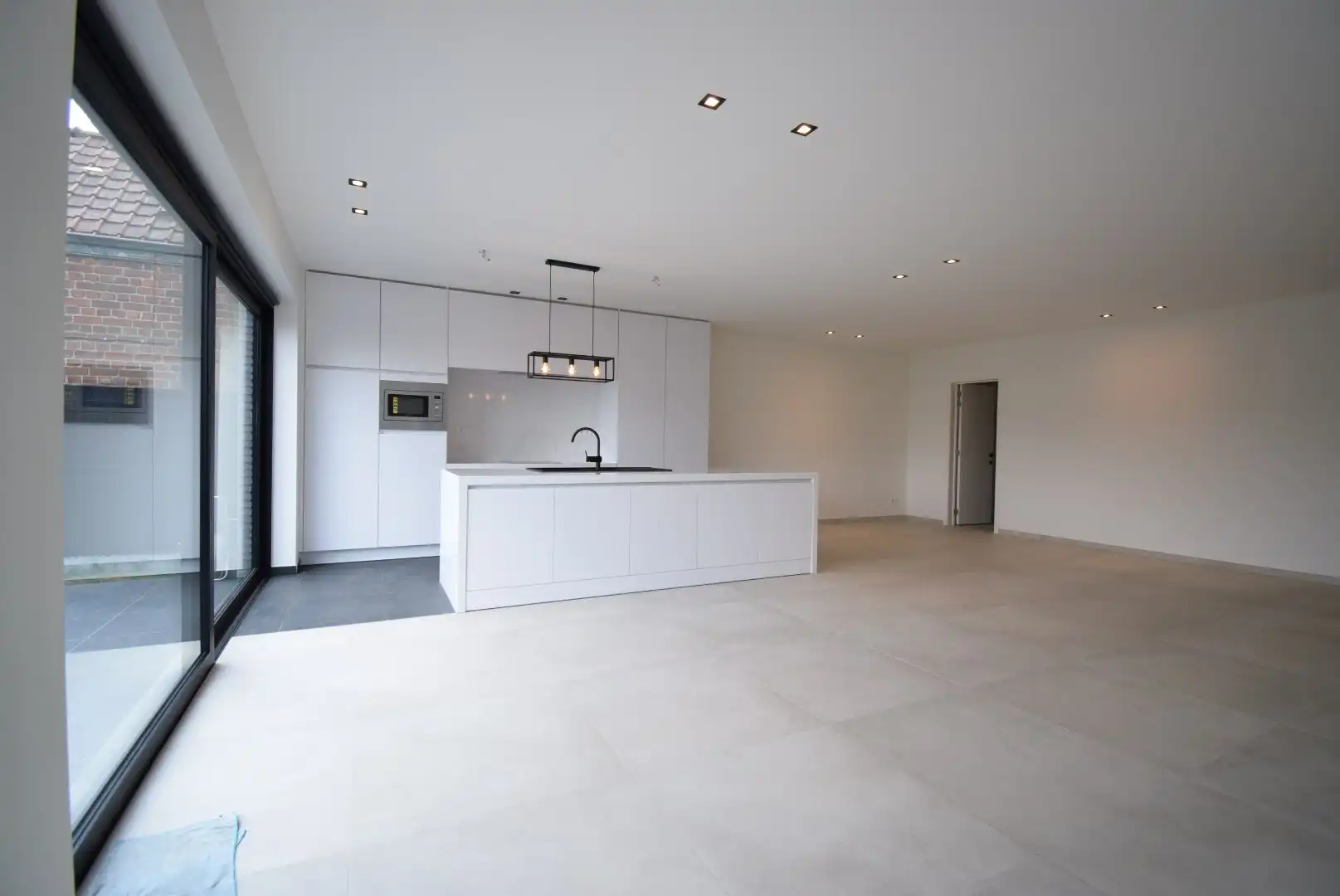 INSTAPKLAAR GELIJKVLOERS APPARTEMENT foto 2