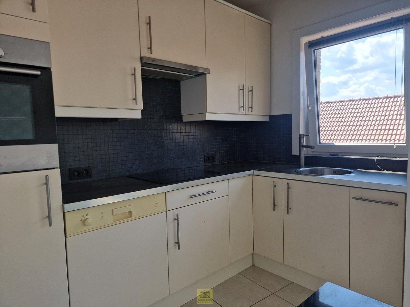 Interessant opbrengsteigendom met 3 appartementen in het hart van Vlezenbeek foto 4