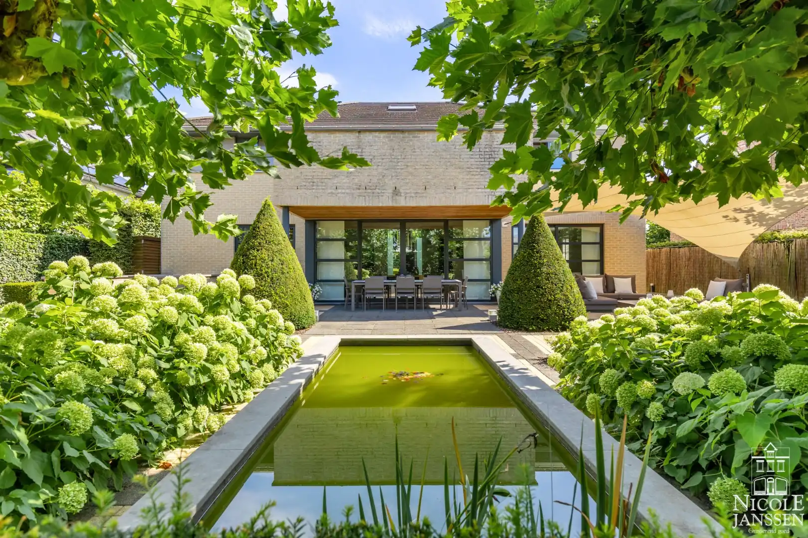 Luxueus ingerichte villa met vier slaapkamers en verzorgde tuin foto 42