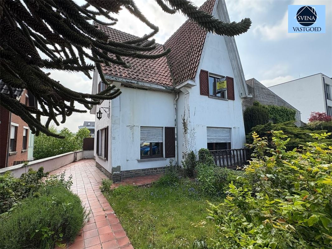 Hoofdfoto van de publicatie: STATIGE TE RENOVEREN WONING MET 3 SLAAPKAMERS, GARAGE EN TUIN