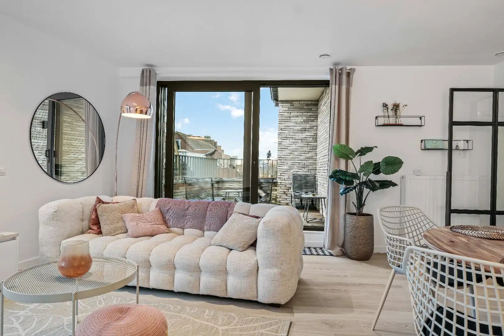 Instapklaar appartement met 2 slaapkamers en staanplaats in Ieper-centrum foto 4