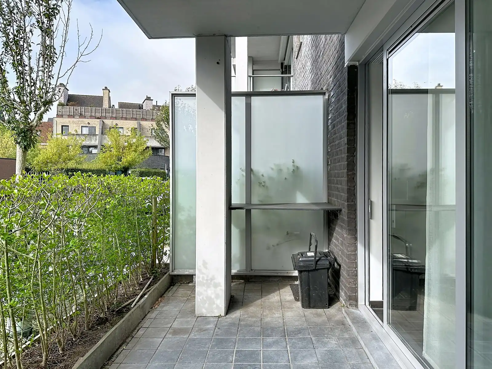 Instapklaar gelijkvloers met twee slaapkamers en ondergrondse staanplaats foto 16