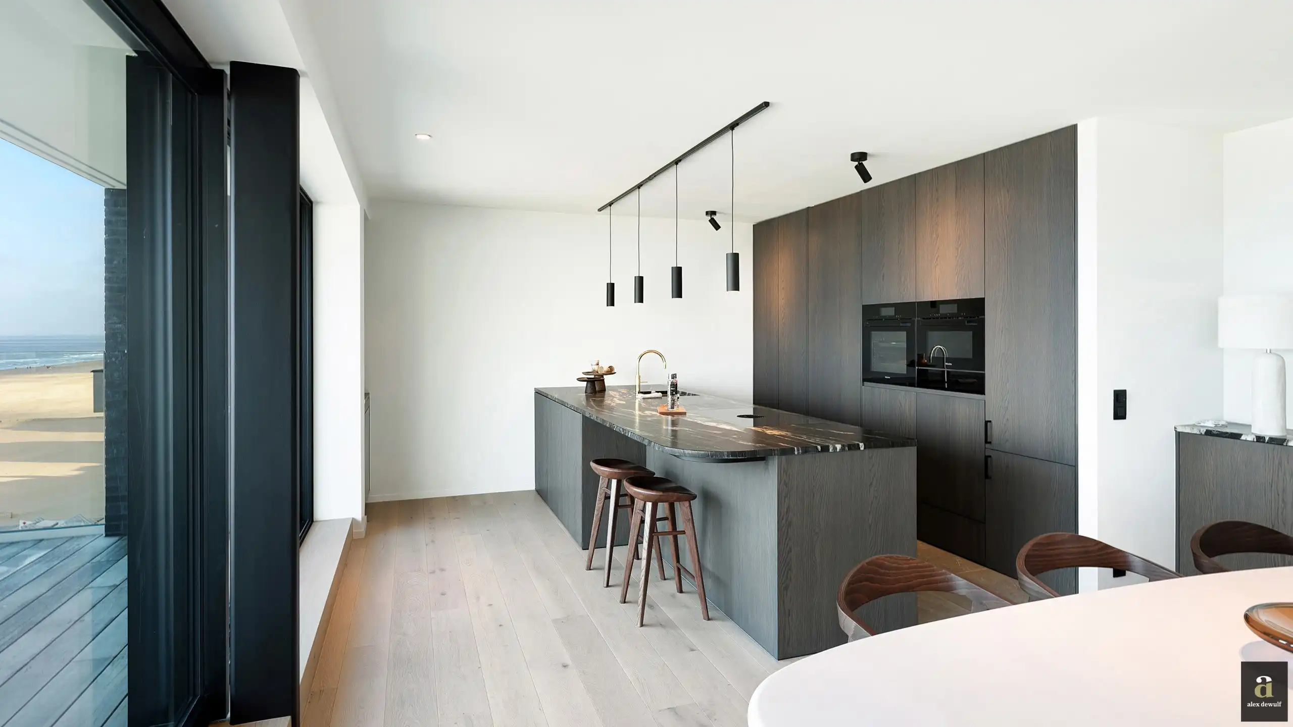 High-end appartement in iconisch gebouw aan RBSC Duinbergen. foto 17