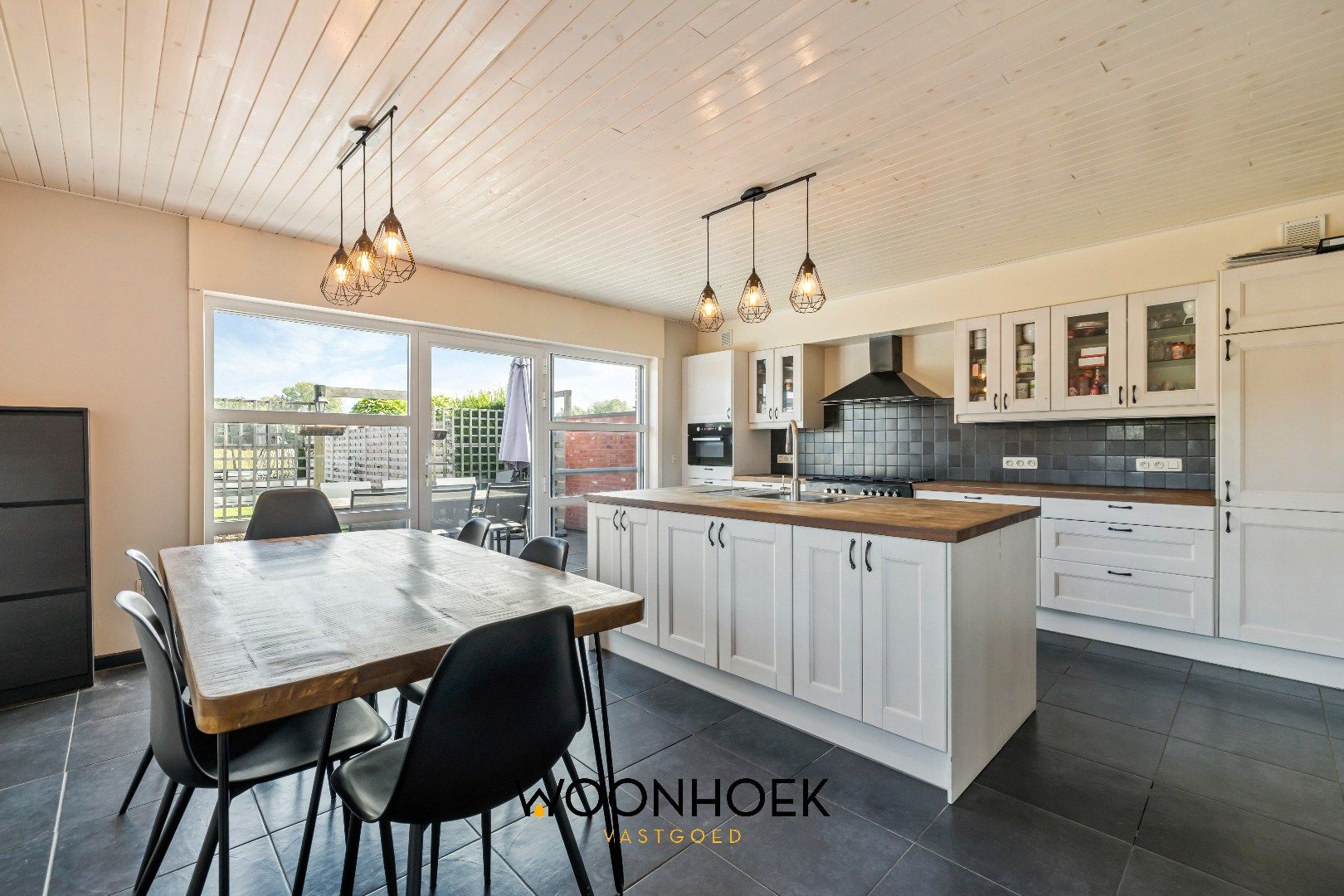 Ruime 4 slaapkamer woning met fraai aangelegde tuin te Lokeren!  foto 4
