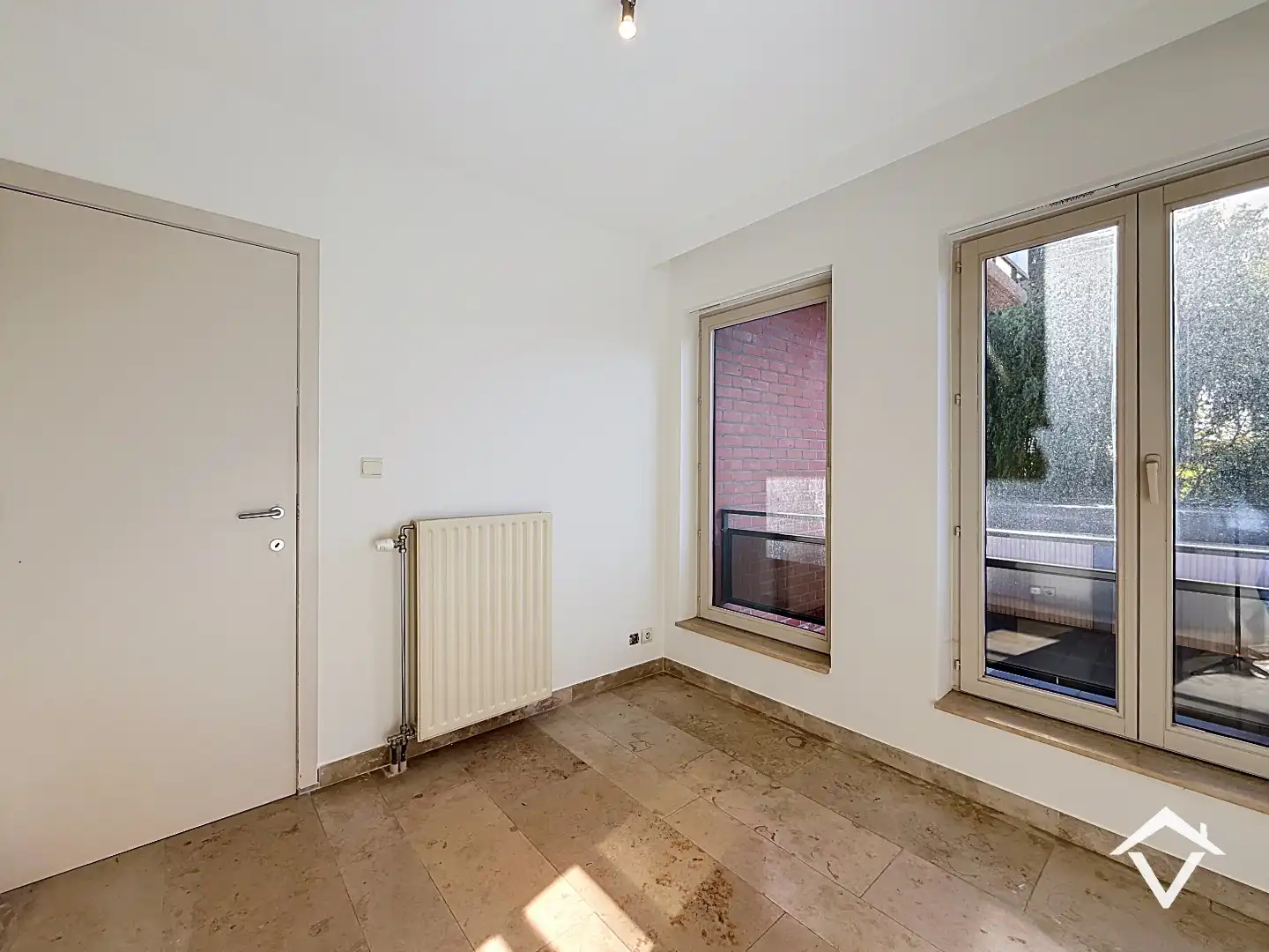 Instapklaar appartement met twee slaapkamers, twee terrassen en garage te Roeselare foto 10