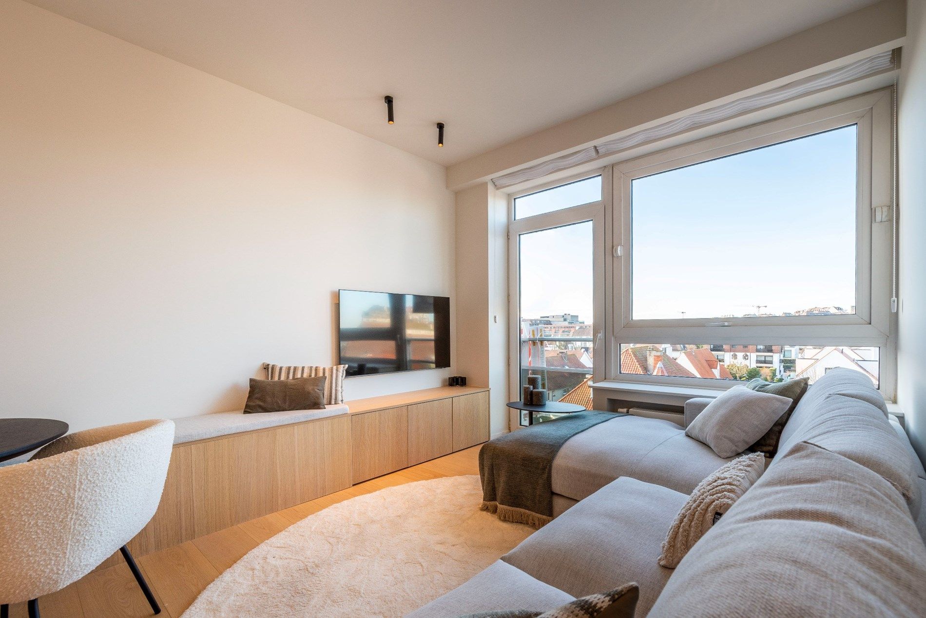 Prachtig gerenoveerd appartement met 2 slaapkamers en  open zicht over de Koningslaan te Knokke foto 1