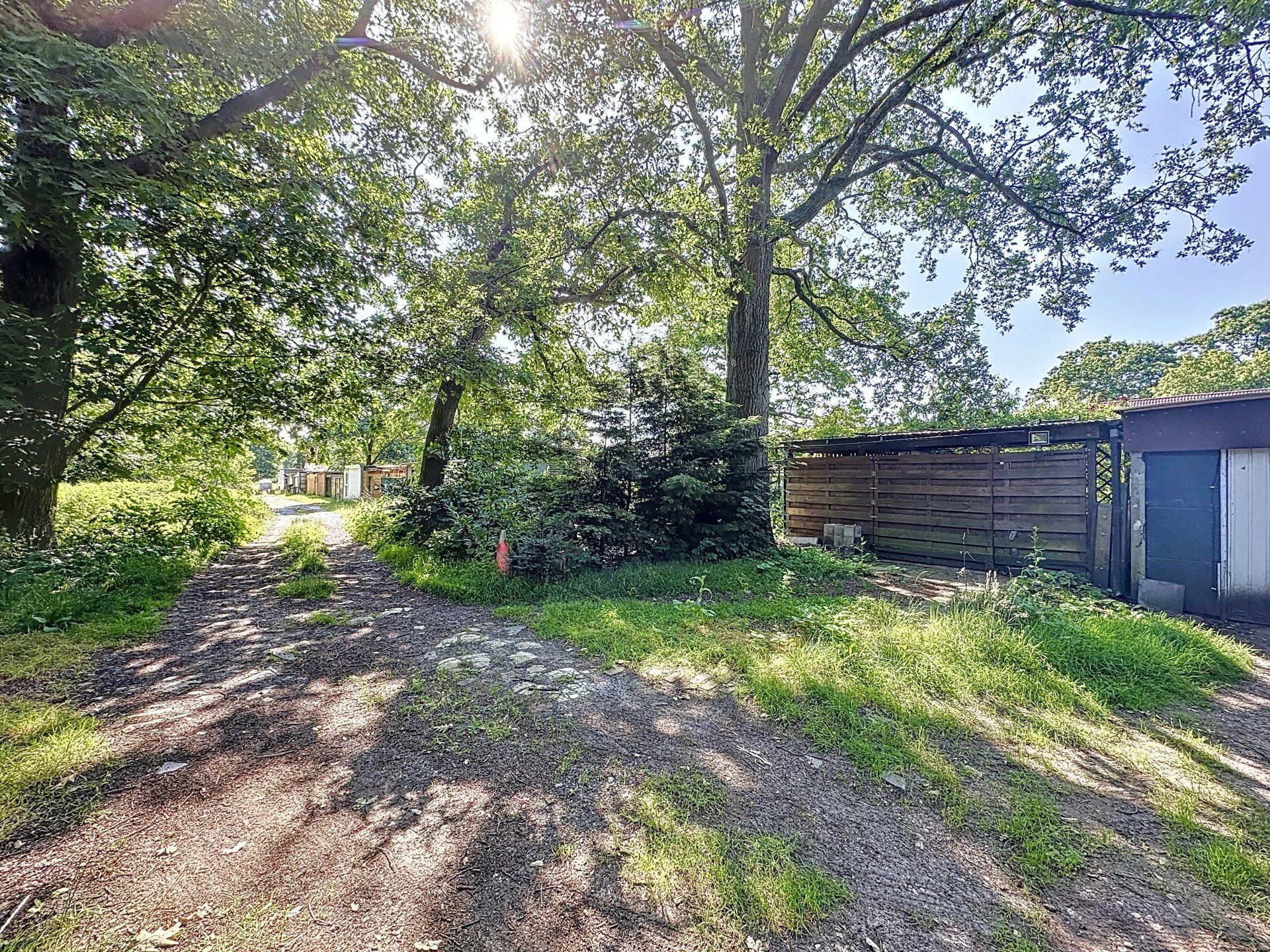 Super gezellige woning met groot terras, mooie bloementuin en carport. foto 17