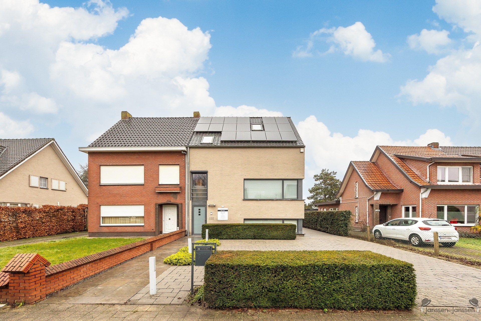Woning met 4 slaapkamers en praktijk- of kantoorruimte op 744 m² foto 2