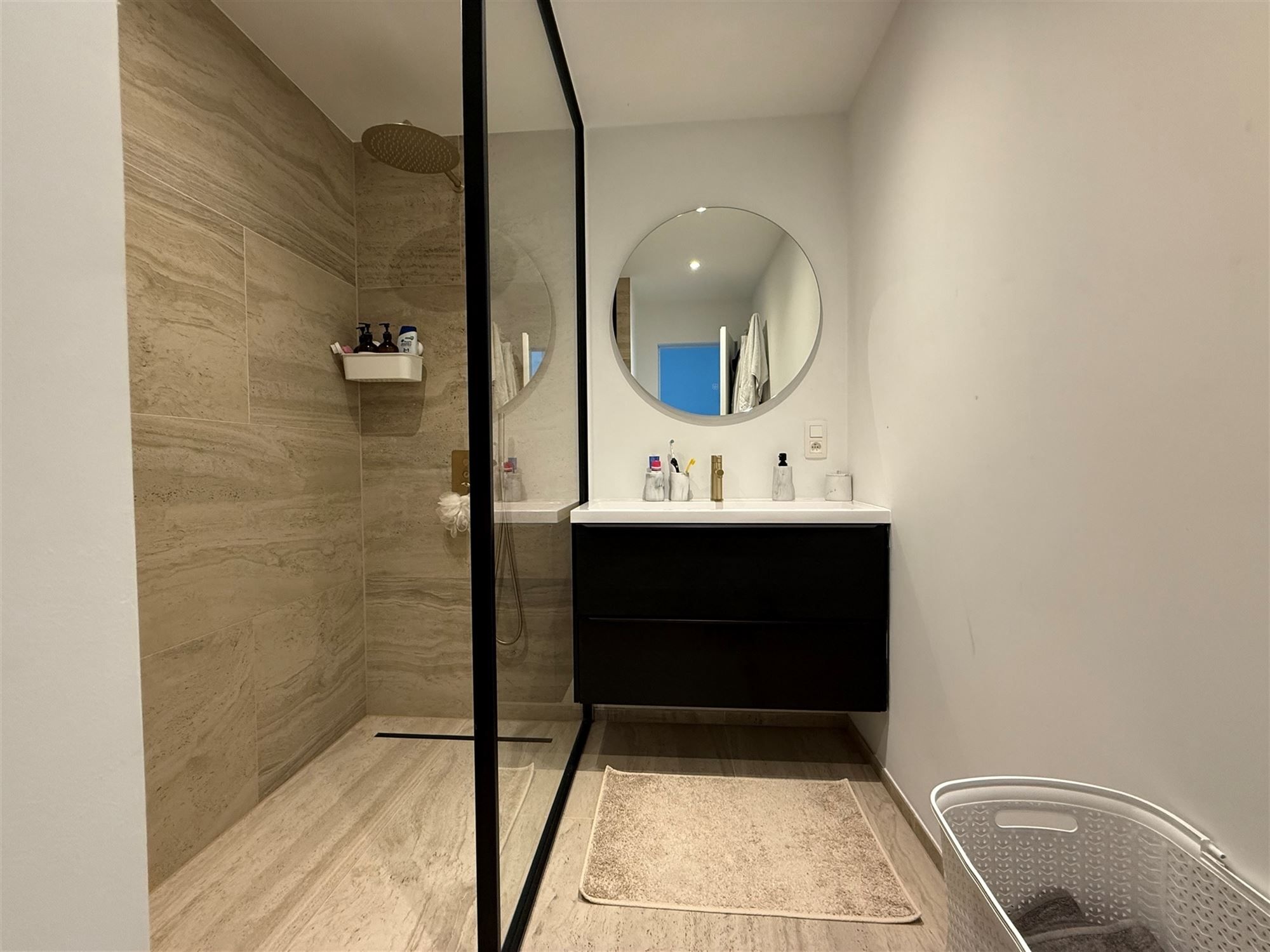 Gerenoveerd 2 slaapkamer app + terras foto 7