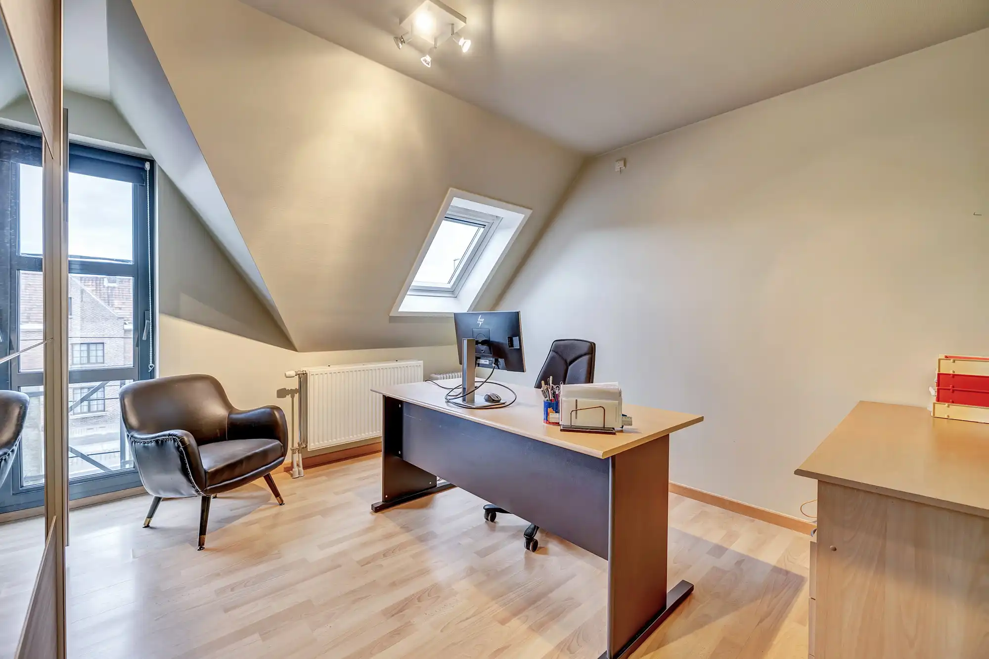 Unieke combinatie van wooncomfort, atelier en tuin foto 16