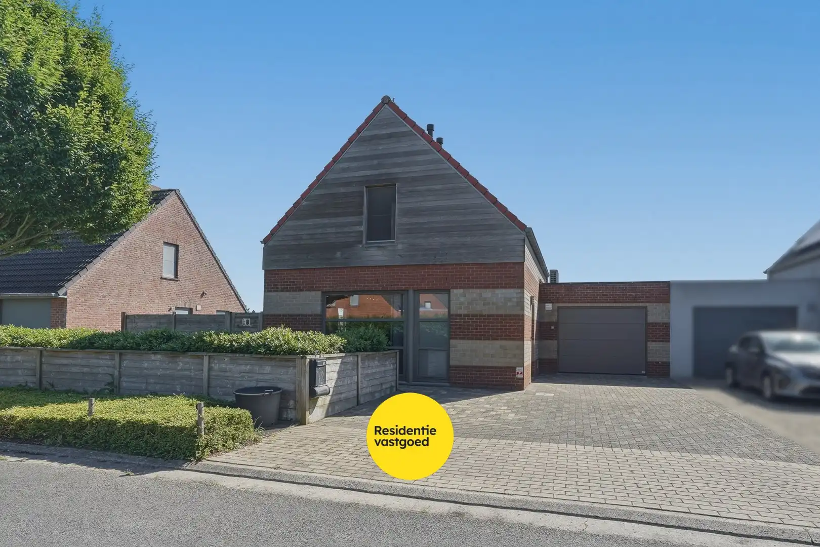 Instapklare halfopen bebouwing met 3 slaapkamers en zwembad foto 25